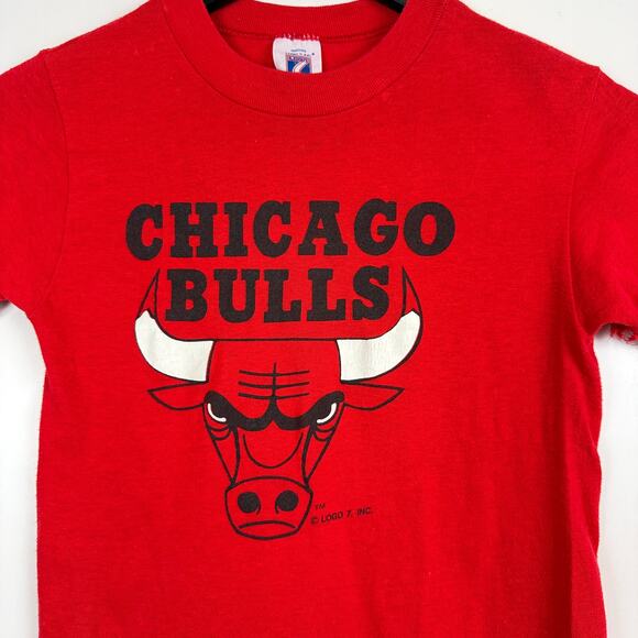 Vintage 90s Logo 7 Chicago Bulls TShirt Red Single Stitch - Big Kids M 10-12 - Picture 2 of 8